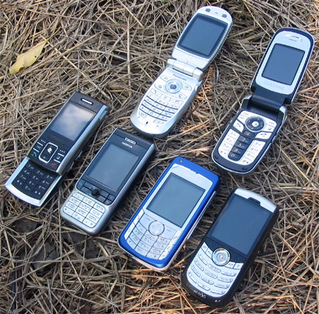 ������������ ����: Samsung D720, Nokia 3230, Nokia 6681, RoverPC Sendo X1, � ����� Samsung D730 � Panasonic X700 � �������� ���������