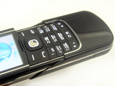 Nokia 8600 Luna: �� �������, � �������� �����