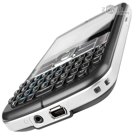 �� ������ ����� ��������� ��������� ������ mini-USB � 2,5-�� ������ ��� ��������� ���������