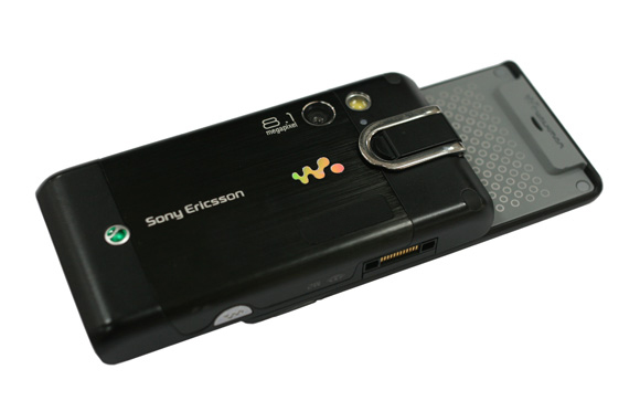    Sony Ericsson W995