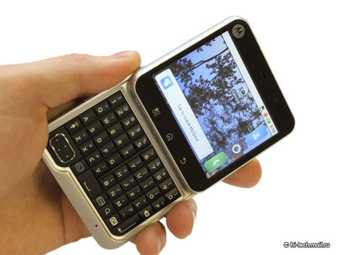 Motorola Flipout (MB511): ����� ��������� Android