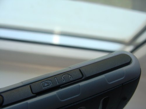 ����� ���������� �������� Samsung B2700 � "���������" ��� ���?