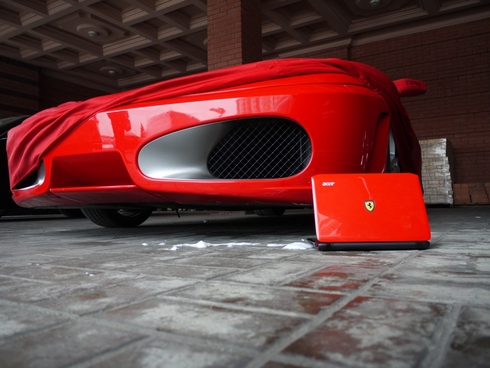 Acer Ferrari One � ��������� ������