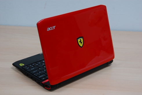 Acer Ferrari One � ��������� ������