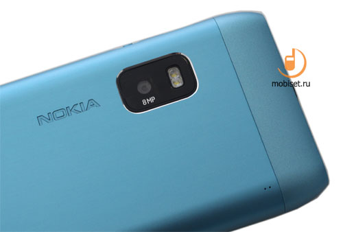 Nokia �7-00