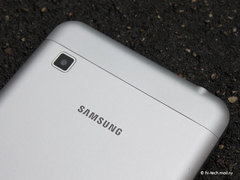  Samsung Galaxy Tab (GT-P1000):   -   Apple iPad?