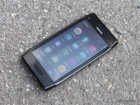  Nokia X7-00:   Nokia