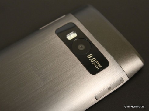  Nokia X7-00:   Nokia