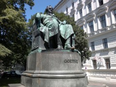  Nokia X7-00:   Nokia