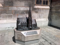  Nokia X7-00:   Nokia