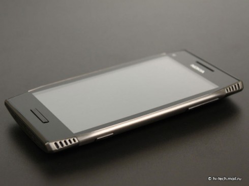  Nokia X7-00:   Nokia