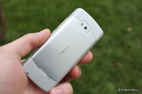  Nokia 700:   