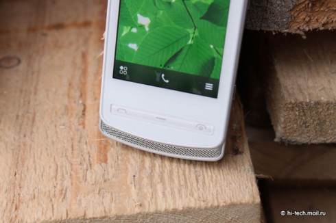  Nokia 700:   
