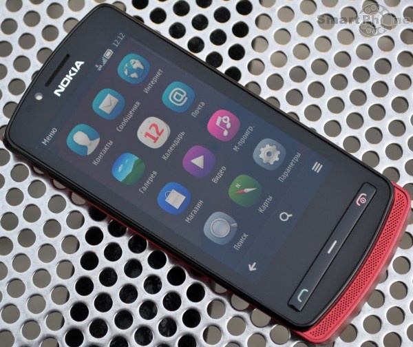 Nokia 700