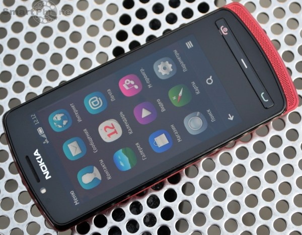 Nokia 700