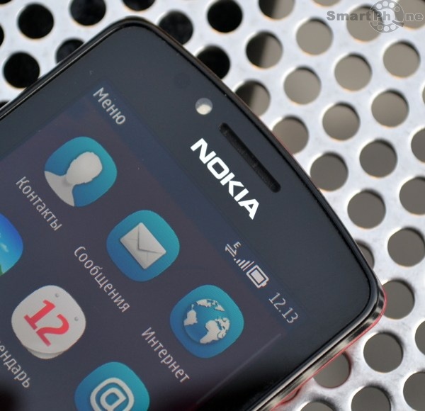 Nokia 700