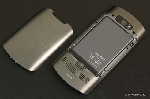  Nokia Asha 303:    QWERTY-